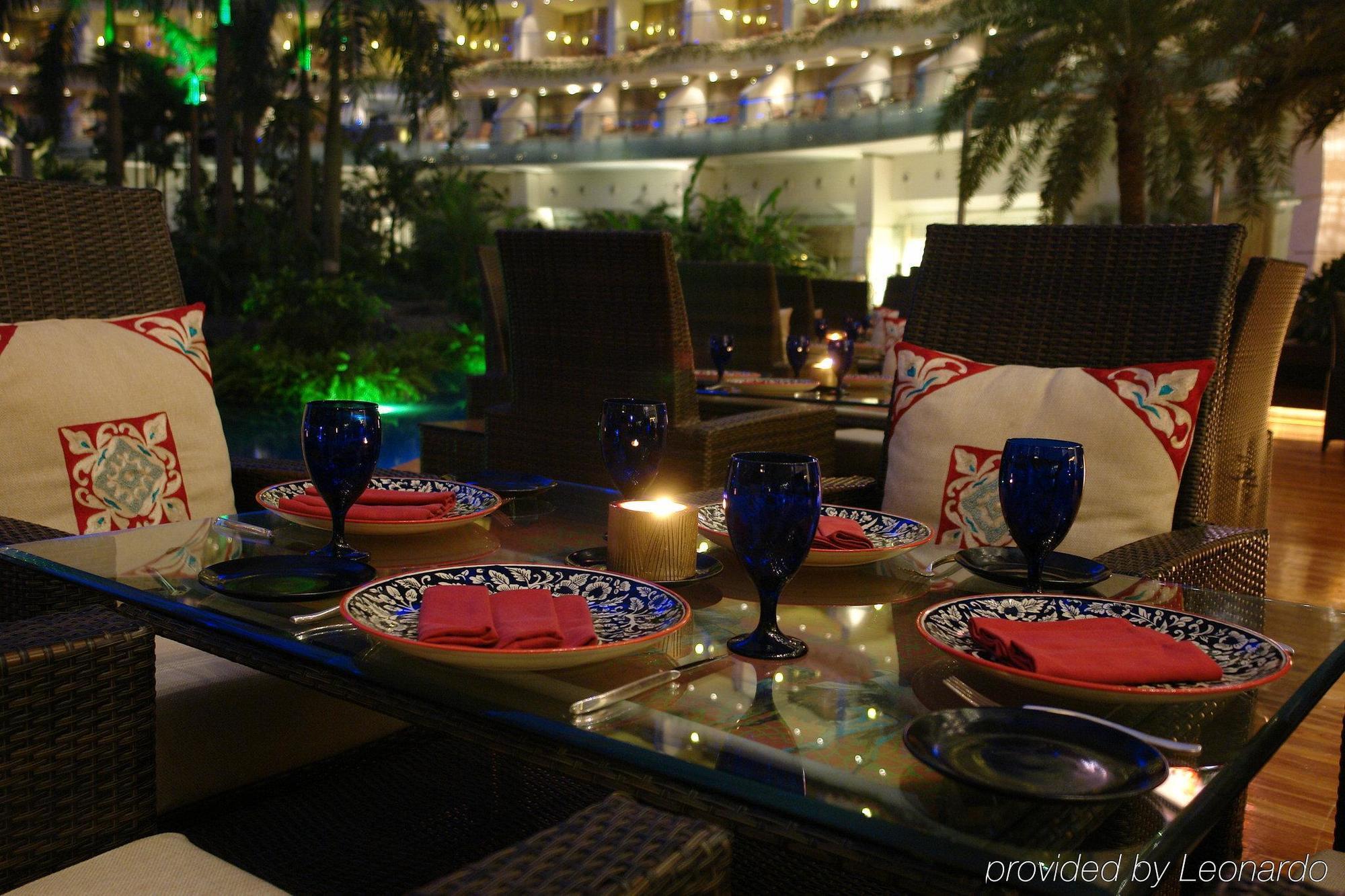 Hotel Sahara Star Mumbai Restoran fotoğraf The restaurant