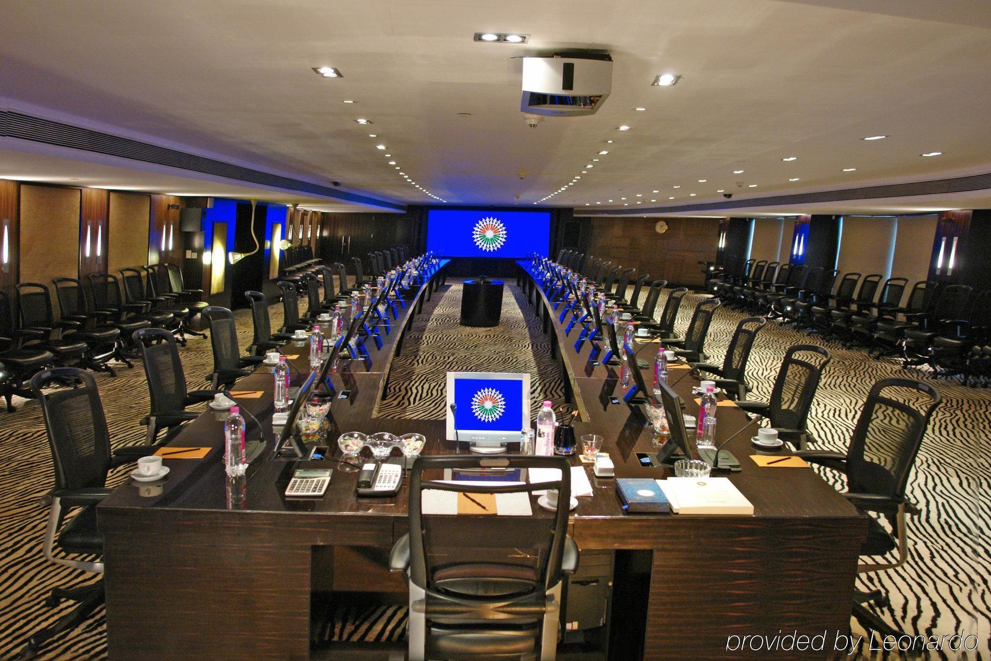 Hotel Sahara Star Mumbai Konforlar fotoğraf The 2011 APEC Finance Ministers' Meeting