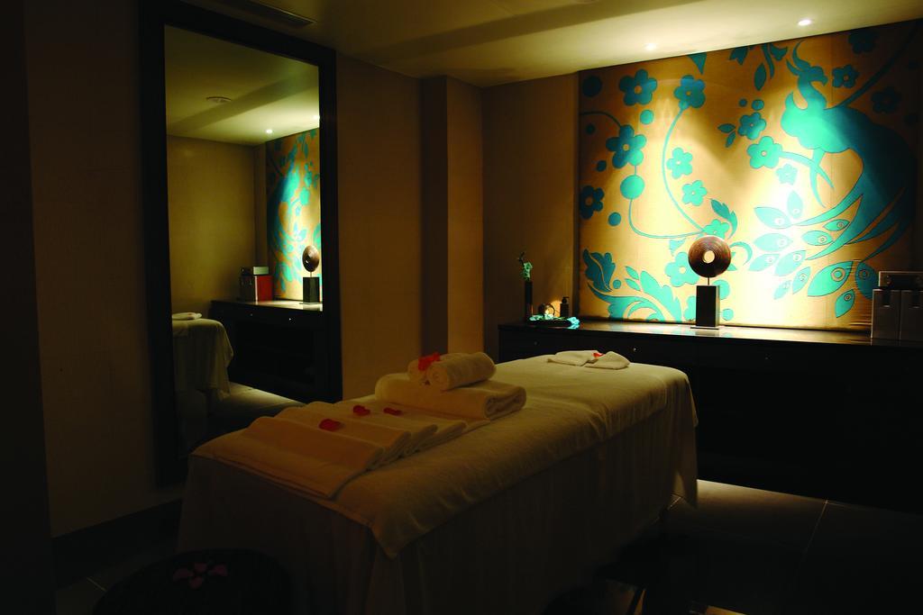 Hotel Sahara Star Mumbai Dış mekan fotoğraf A massage bed