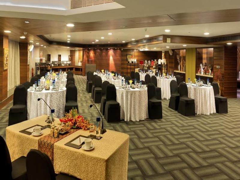 Hotel Sahara Star Mumbai Dış mekan fotoğraf The Royal