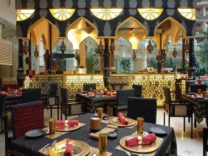Hotel Sahara Star Mumbai Dış mekan fotoğraf The restaurant