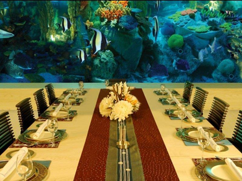 Hotel Sahara Star Mumbai Restoran fotoğraf The Lost Chambers Aquarium