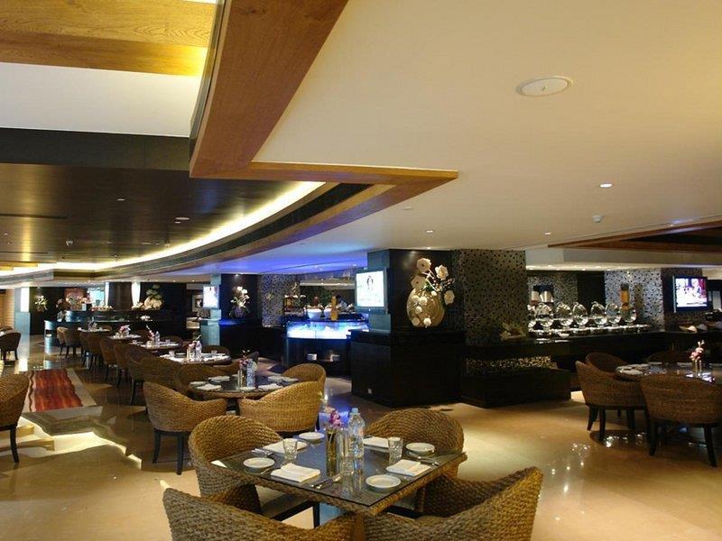 Hotel Sahara Star Mumbai Dış mekan fotoğraf The interior of the hotel