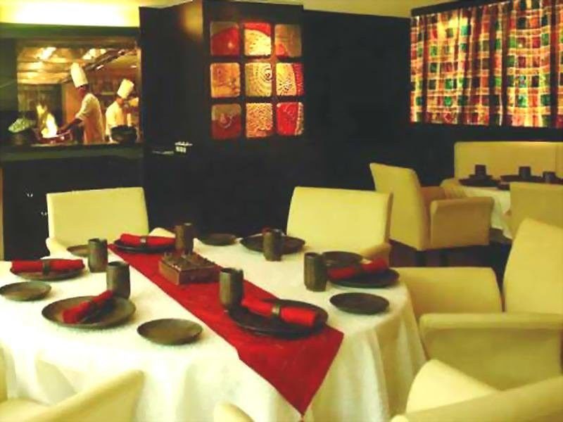 Hotel Sahara Star Mumbai Dış mekan fotoğraf Interior of the restaurant