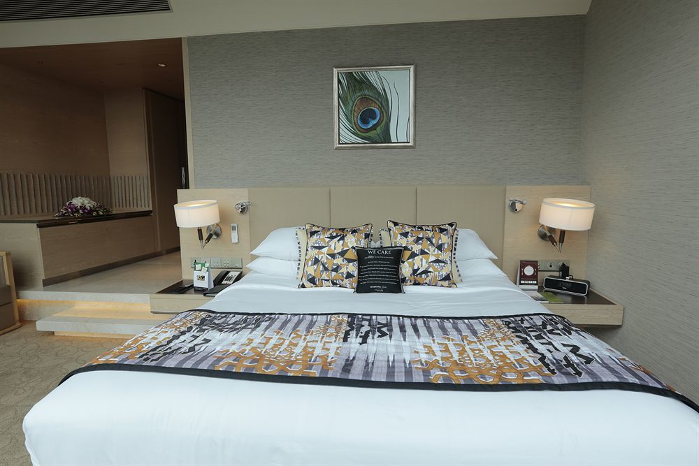 Hotel Sahara Star Mumbai Dış mekan fotoğraf A bedroom at the hotel