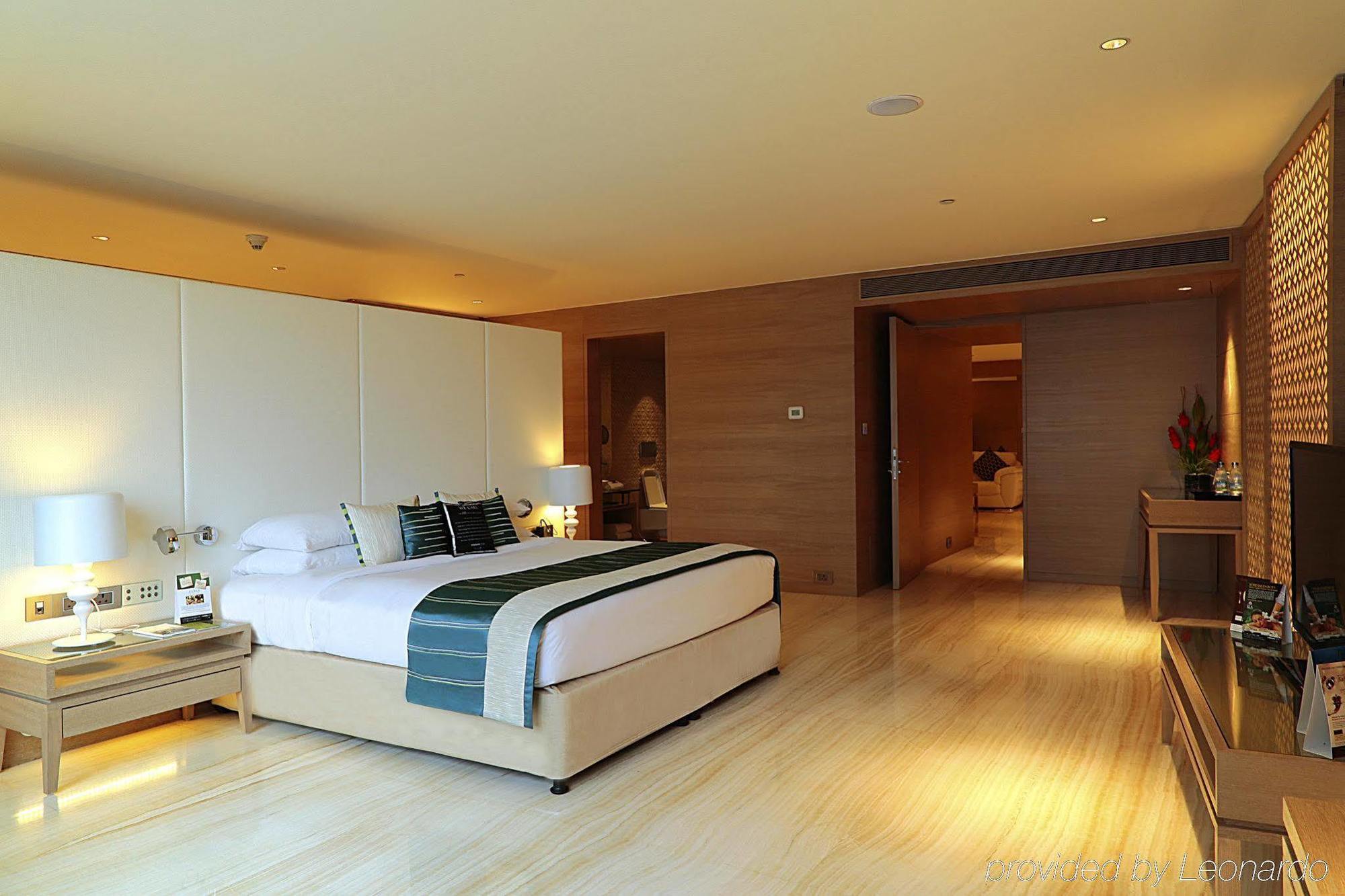 Hotel Sahara Star Mumbai Dış mekan fotoğraf A bedroom at the hotel