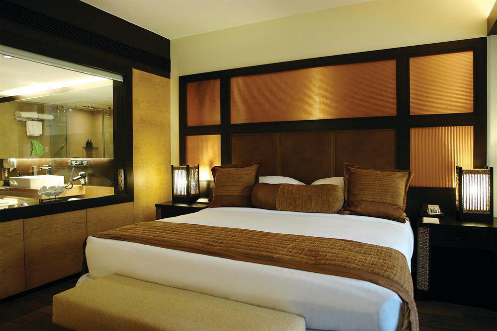 Hotel Sahara Star Mumbai Oda fotoğraf A bedroom at the Taj Bengal